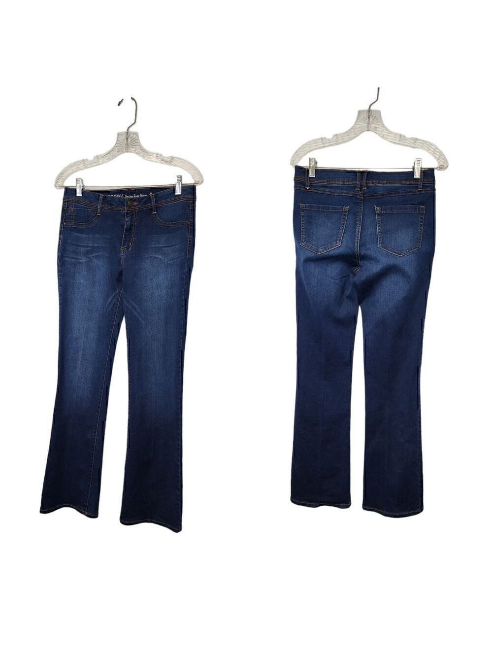 Signature Studio Contemporary Style Bootcut Jeans Size 6